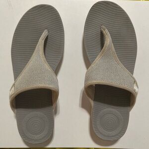Fitflop Uberknit Gray and Cream Comfort Sandals with Textured Straps size 8